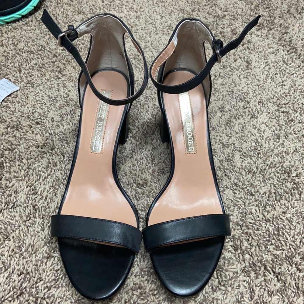 New Black size 8 sandal